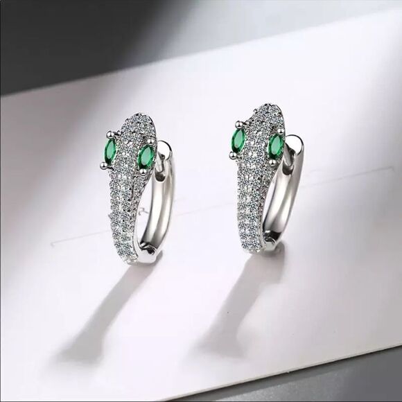 New 925 Silver Emerald Green Diamond Snake Head Earrings - Picture 3 of 8
